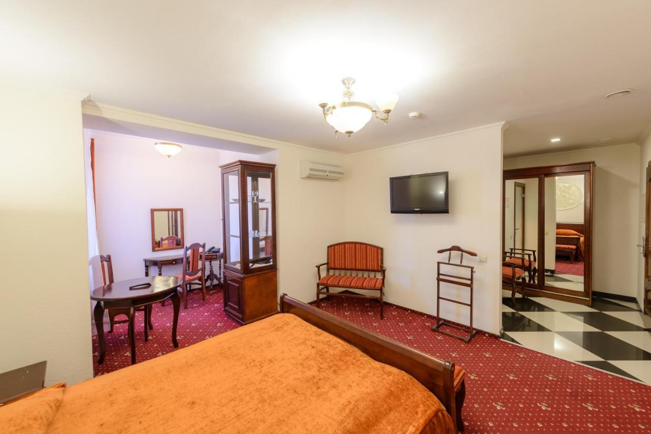 El Hotel Kovrov Bagian luar foto